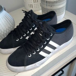 Adidas tennis shoes 10.5 for men